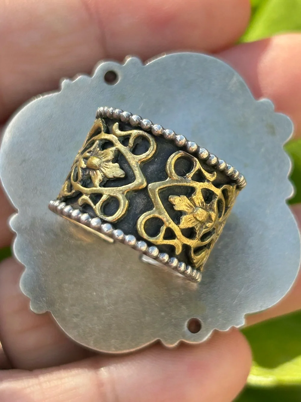 Mars & Valentine sterling silver Dogwood flower frosted green glass crystal ring